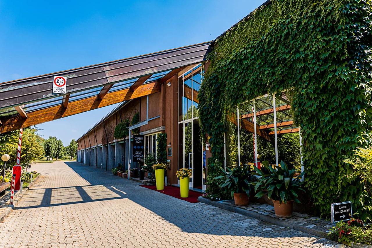 Business Hotel Казале Монферато Екстериор снимка
