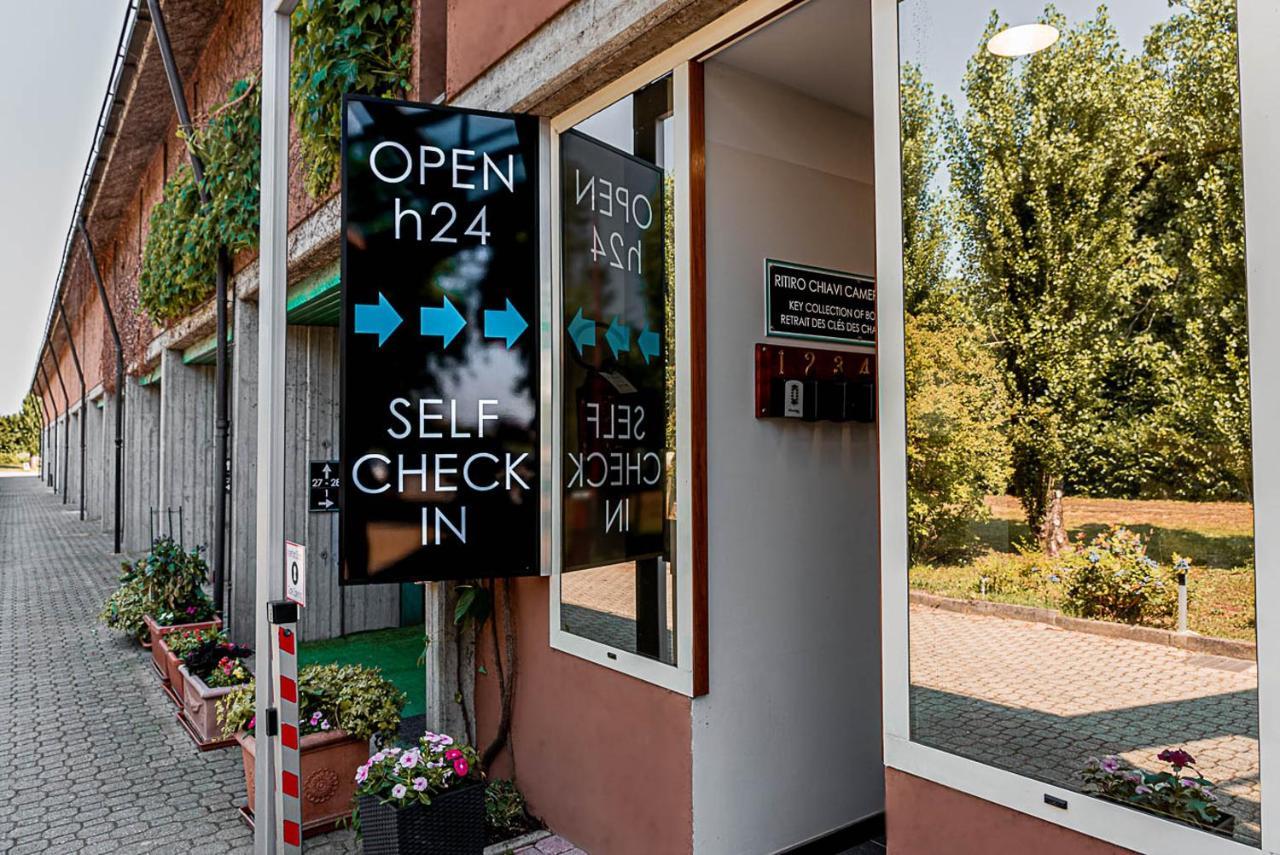 Business Hotel Казале Монферато Екстериор снимка